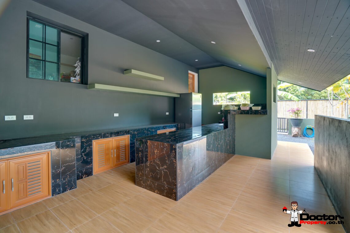 7 Bedroom Resort with Pool in Lipa Noi, Koh Samui – For Sale